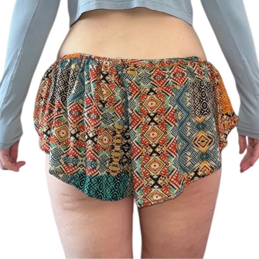 Colorful Geometric Patterned Flowy Short Shorts - Picture 2 of 9